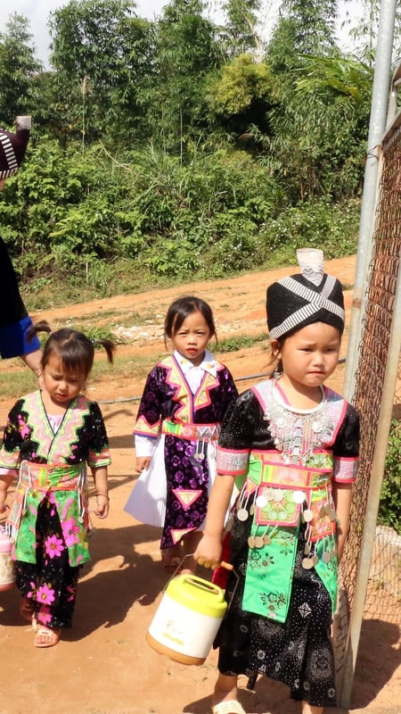 Thắp sáng ước mơ từ những bếp nghèo nơi bản xa