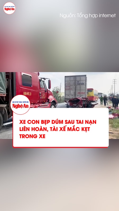Xe con bẹp dúm sau tai nạn liên hoàn, tài xế mắc kẹt trong xe