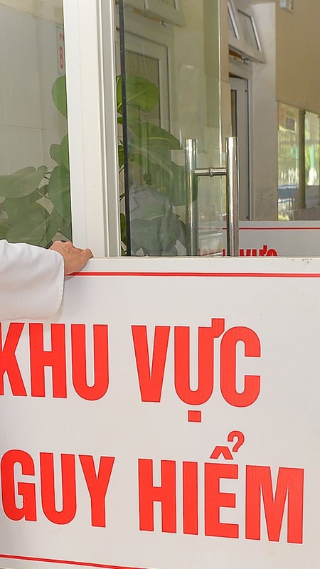 Bình tĩnh ứng phó với biến thể mới của COVID-19