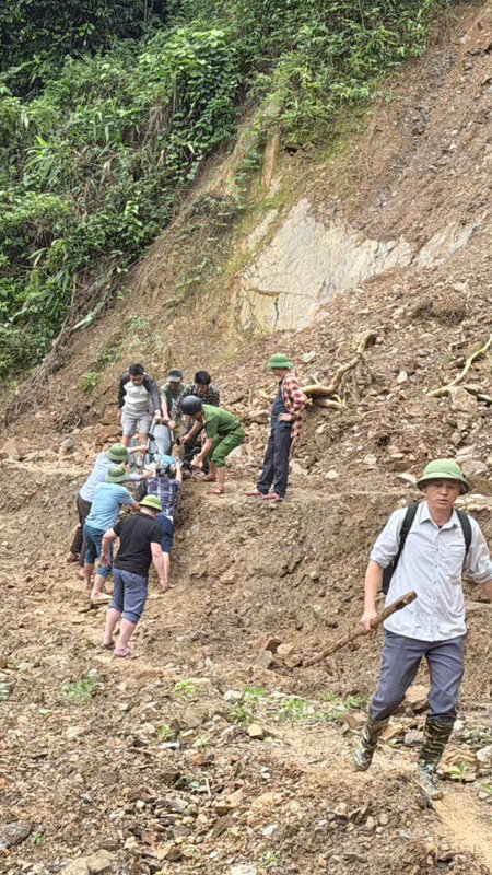 Xử lý sạt lở, thông tuyến để học sinh đến trường trước ngày khai giảng