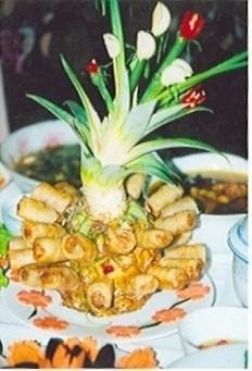 Quanh mâm cỗ Tết