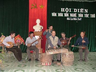 Người nặng lòng với văn hoá Thổ...