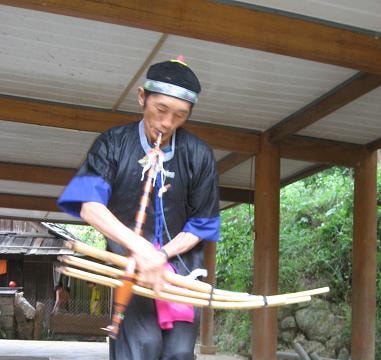 Vị già làng và niềm say mê "điệu hồn" Mông