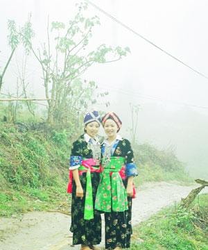 Trang phục phụ nữ Mông ở Nghệ An