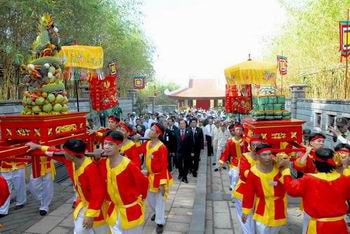 Khai tâm hướng về Đất Tổ