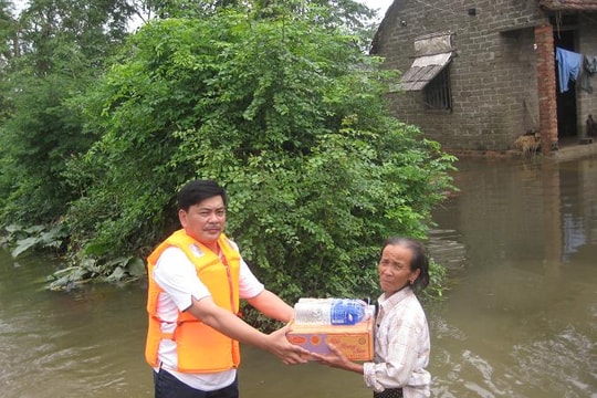 Tình người trong hoạn nạn