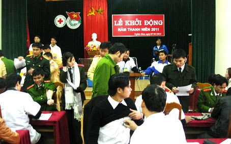 Cho những giọt máu hồng ngày tết