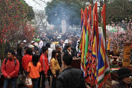 Đền Trần thu hút du khách thập phương