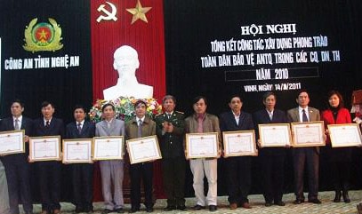 Đẩy mạnh phong trào "Toàn dân bảo vệ ANTQ" trong các cơ quan, doanh nghiệp, trường học