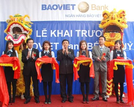 Khai trương BAOVIET bank Bến Thuỷ