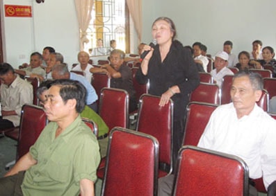 Đồng chí Hồ Đức Phớc tiếp xúc cử tri tại phường Đông Vĩnh và xã Hưng Đông