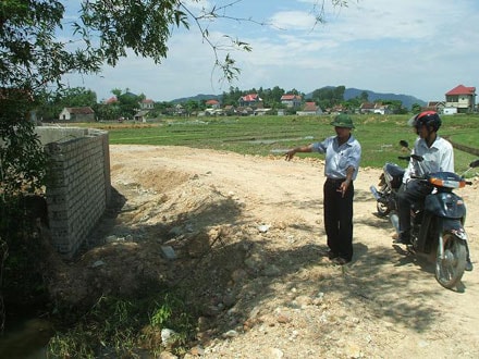 Hiến đất mở đường ở Sơn Thành