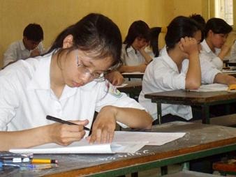 Hội đồng coi thi được sử dụng máy tính nối mạng