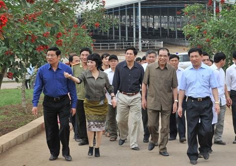 Nguyên Tổng Bí thư Nông Đức Mạnh thăm Công ty Cổ phần thực phẩm Sữa TH