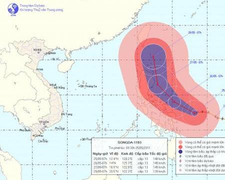 Bão giật cấp 16 tiến gần biển Đông