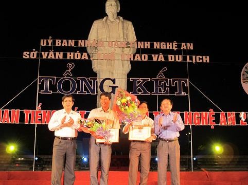 Bế mạc và trao giải Liên hoan Tiếng hát Làng Sen năm 2011