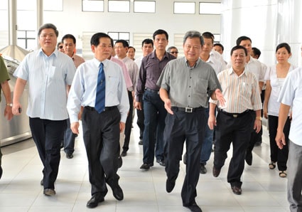 Chủ tịch nước Nguyễn Minh Triết dâng hương tưởng niệm Chủ tịch Hồ Chí Minh