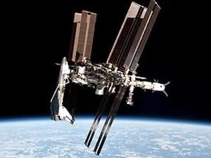 Công bố hình ảnh đầu tiên về tàu vũ trụ Mỹ trên ISS