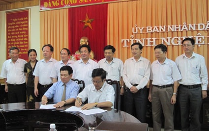 Ban cán sự Đảng UBND tỉnh và Ban Tuyên giáo Tỉnh ủy ký kết chương trình phối hợp công tác năm 2011