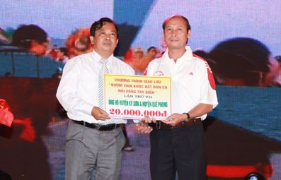 15 Đoàn PT&TH về dự giao lưu tại Cửa Lò ủng hộ đồng bào Nghệ An bị lũ lụt