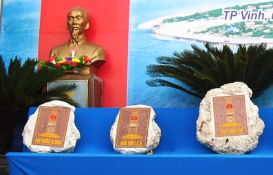 Những khối đá mang hình hài Tổ quốc