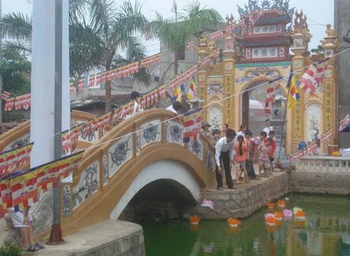 Trùng tu, bảo tồn di tích đi đôi với xây dựng ý thức người dân