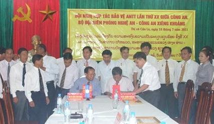 Ký giao ước hợp tác bảo vệ ANTT giữa Nghệ An và Xiêng Khoảng