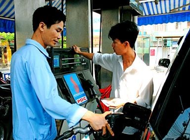 Mua xăng dầu hơn 200.000 đồng phải kê khai địa chỉ nhà