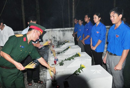 Ngọn nến tri ân nơi vùng cao biên giới xứ Nghệ