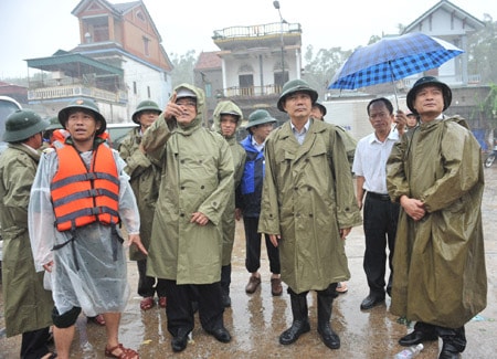 Bộ trưởng Cao Đức Phát kiểm tra, chỉ đạo công tác phòng chống bão số 3 tại Quỳnh Lưu (Nghệ An)