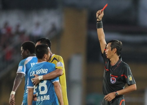 Nhìn lại công tác trọng tài, giám sát mùa giải 2011: Sạch ư, xin lỗi...