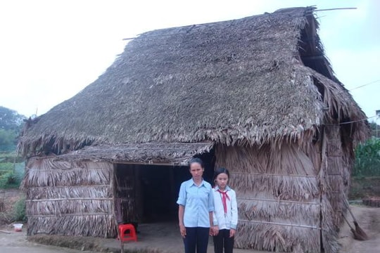 Cô bé nhà nghèo hiếu thảo, học giỏi