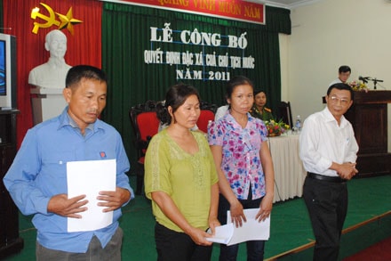 Toà án nhân dân tỉnh Nghệ An trao quyết định đặc xá tha tù trước thời hạn cho 15 phạm nhân