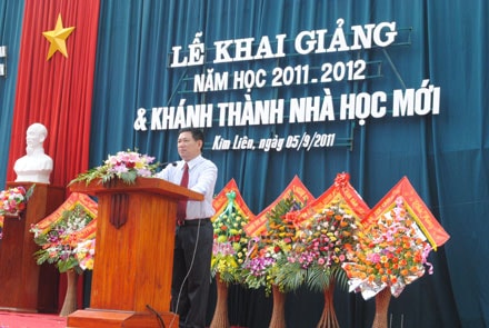Đồng chí Hồ Đức Phớc dự lễ khai giảng năm học mới 2011-2011 tại Trường THPT Kim Liên, Nam Đàn
