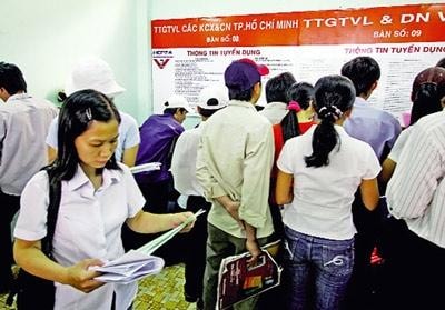 Lao động mất việc gia tăng do giá cả leo thang