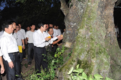 Chủ tịch nước Trương Tấn Sang đến thăm và nói chuyện thân mật với cán bộ, chiến sĩ Bộ Tư lệnh Quân khu IV