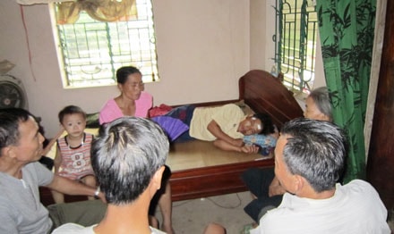 Hai chú cháu dũng cảm cứu người trong lũ