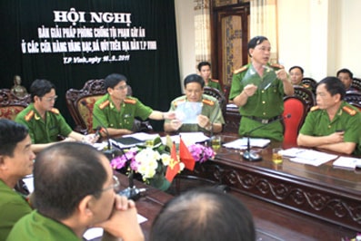 Công an TP. Vinh bàn biện pháp phòng chống tội phạm gây án ở cửa hàng vàng, bạc, đá quý