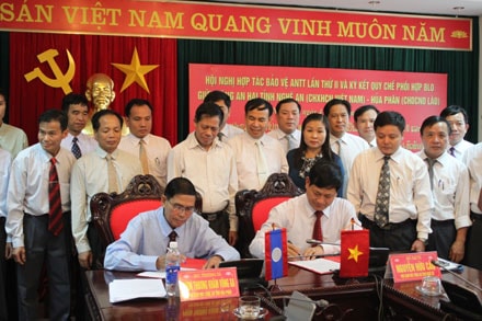 Giao ban An ninh trật tự giữa Công an 2 tỉnh Nghệ An – Hủa Phăn