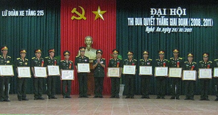 Lữ đoàn xe tăng 215: Đại hội Thi đua Quyết thắng