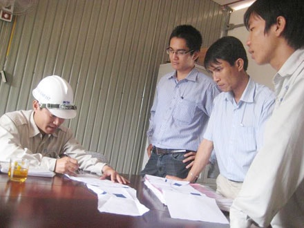 Trên công trường thi công dự án nâng cấp Quốc lộ 1 A