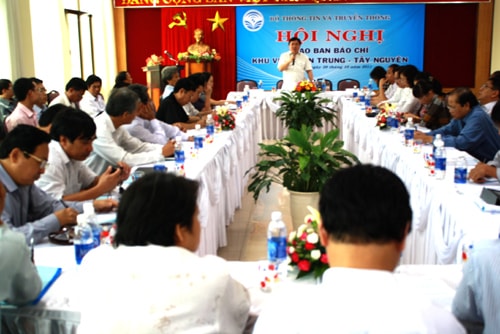 Giao ban báo chí miền Trung- Tây Nguyên 9 tháng đầu năm 2011