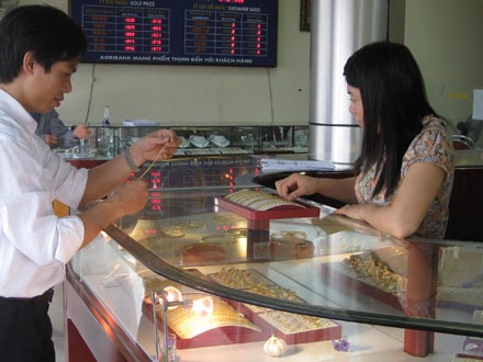 Mạnh tay hơn trong quản lý ngoại hối và kinh doanh vàng