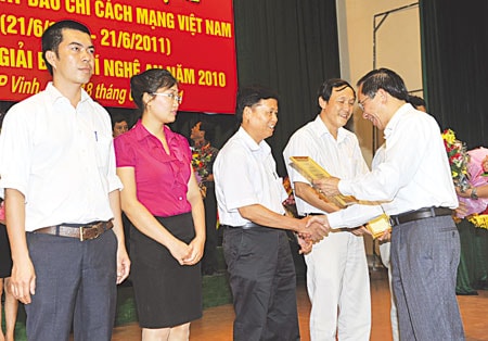 Báo đảng phải là kênh thông tin quan trọng của "ý Đảng, lòng dân"