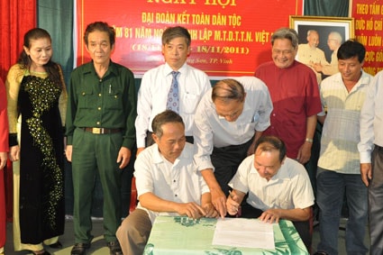 Đồng chí Lê Xuân Đại dự Ngày hội Đại đoàn kết dân tộc tại phường Hồng Sơn (TP Vinh)