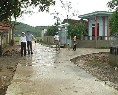 Bà con Giáo dân Tân Lộc: Nô nức hiến đất mở đường