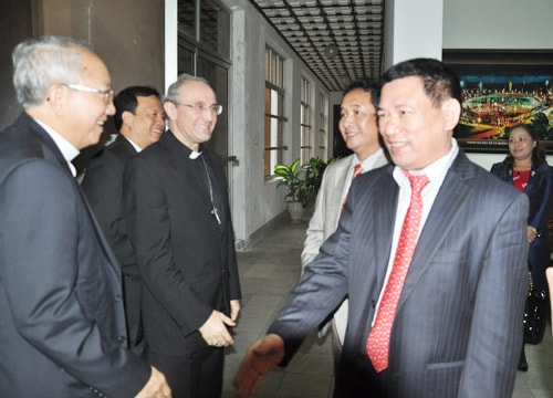 Lãnh đạo tỉnh Nghệ An tiếp ngài Đức Tổng giám mục Tòa thánh Vatican
