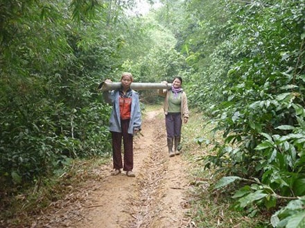 Xã Chi Khê ra quân khôi phục công trình nước sạch