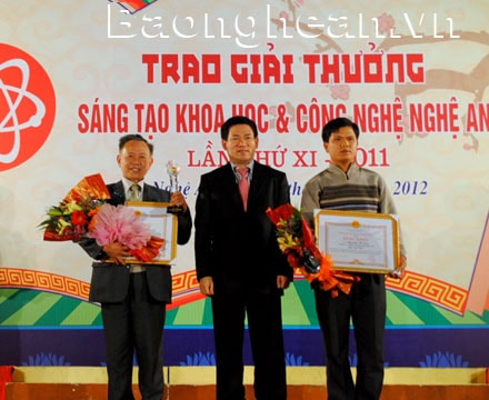 Trao Giải Sáng tạo Khoa học Công nghệ Nghệ An năm 2011