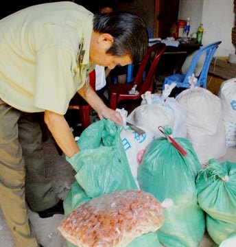 Bánh kẹo tết: Ruột Trung Quốc, vỏ Việt